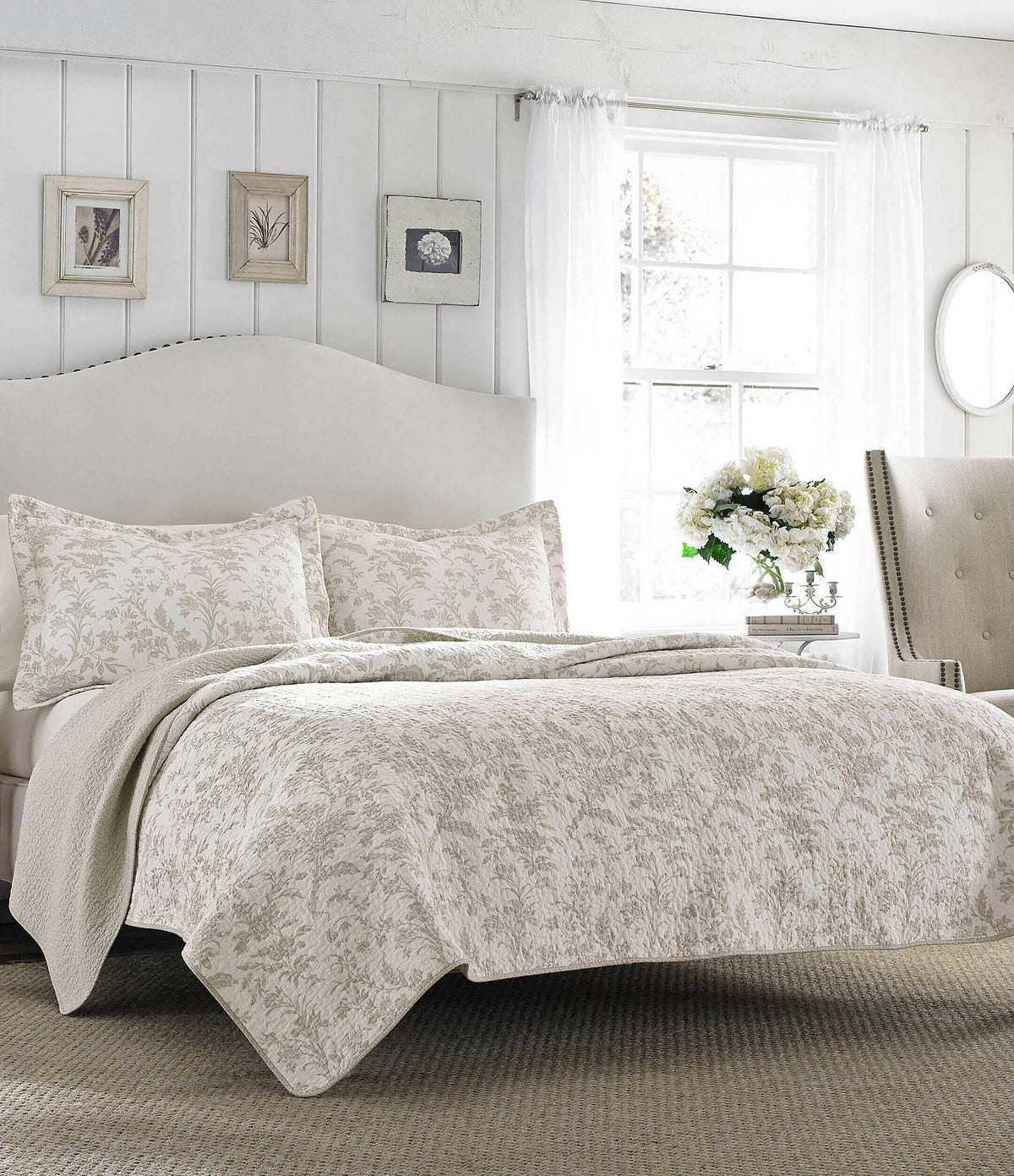 Laura Ashley Amberley Pastel Grey Full/Queen Quilt Set
