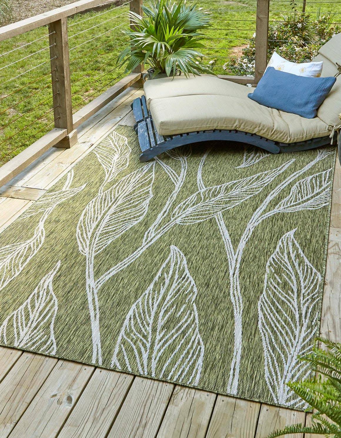 Unique Loom Outdoor Leaf Green 4 ft. x 6 ft. Area Rug