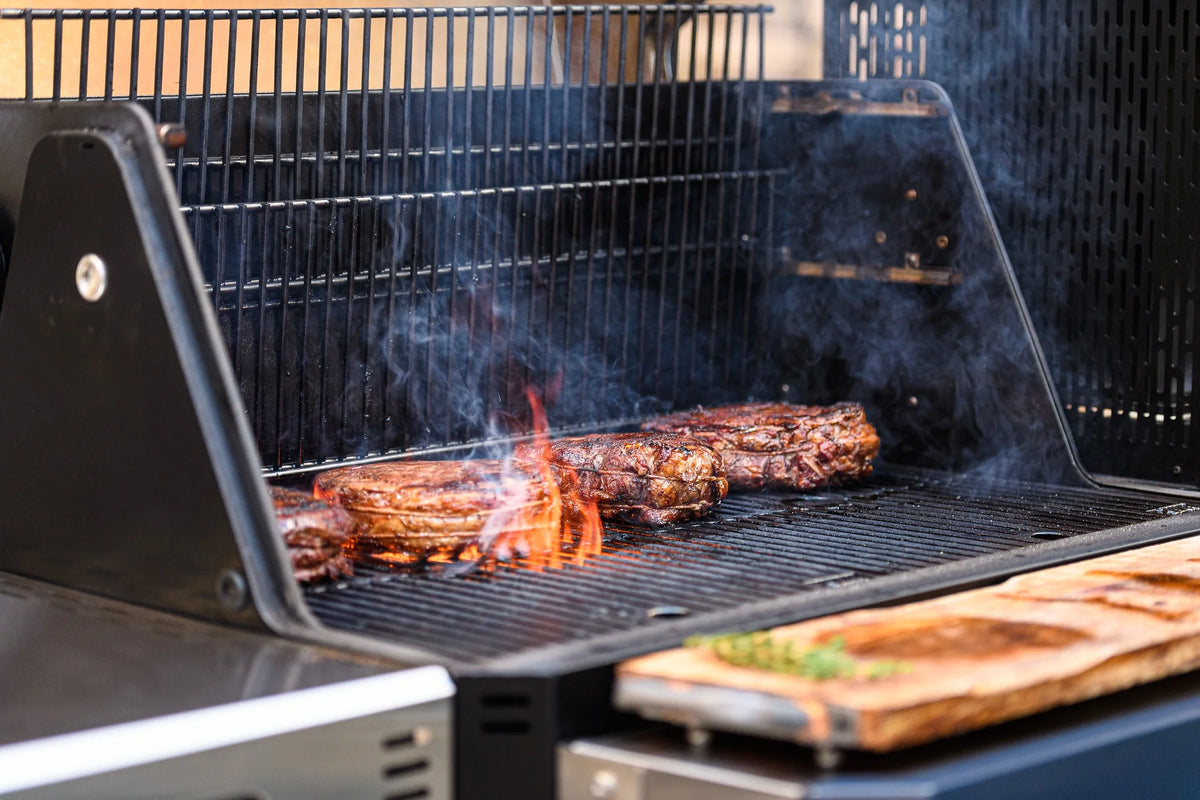 Masterbuilt Gravity Series? 1050 Digital WiFi Charcoal Grill and Smoker in Black