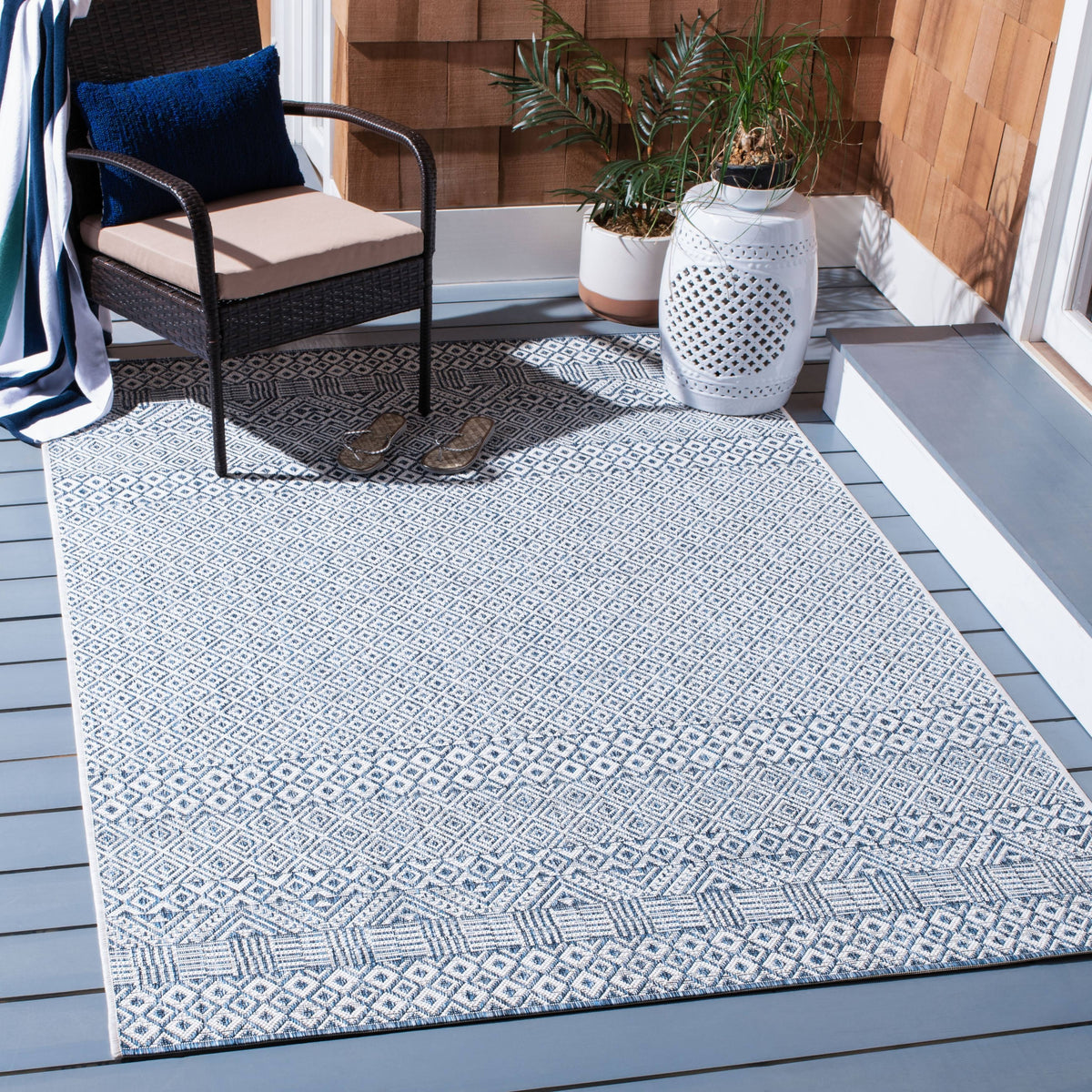 Safavieh Outdoor CY8235-53412 Courtyard Blue / Navy Rug - 10' x 10' Square