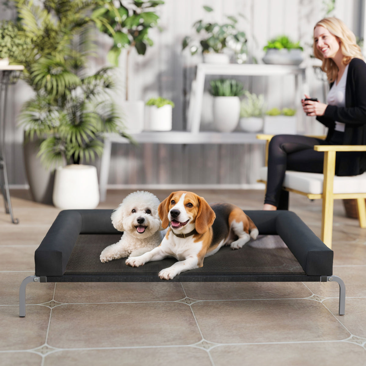 PawHut Erfrischendes erhöhtes Hundebett, tragbares Hundeliegen für drinnen und draußen, 130 x 90 x 30 cm, Schwarz